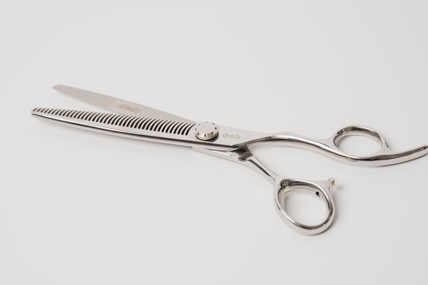 G4G Lite35 7-inch silver antler tooth thinning scissors made from Japanese 440C steel for dogs and cats.