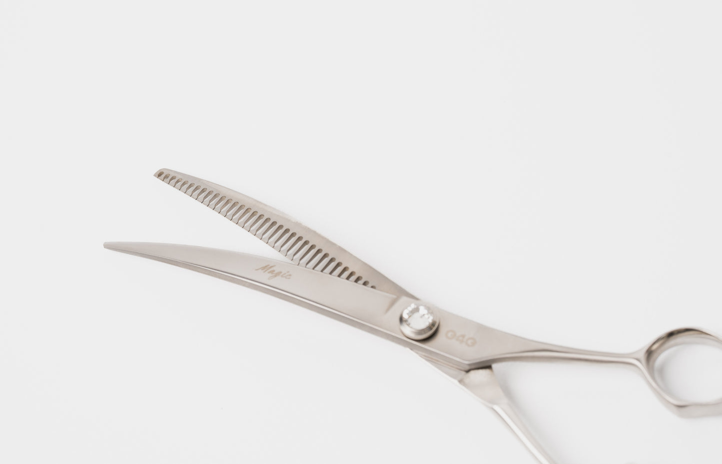 G4G Magic 7.5-inch curved chunking scissors, Japanese 440C steel, for professional pet grooming and bulk hair removal.
