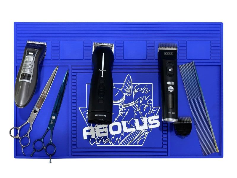 Aeolus Magnetic Mat for groomers with 6 built-in magnets, non-slip design, and easy-clean surface.